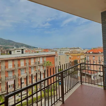 La Scogliera Apartment *