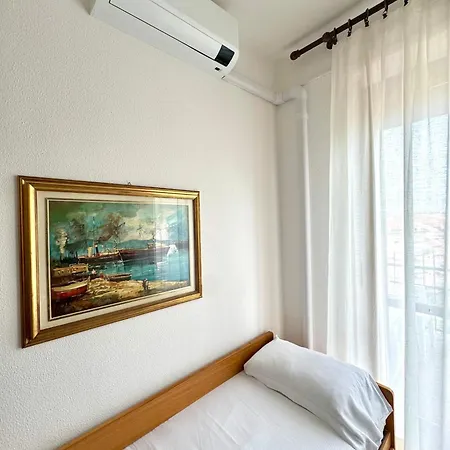 La Scogliera Apartment *